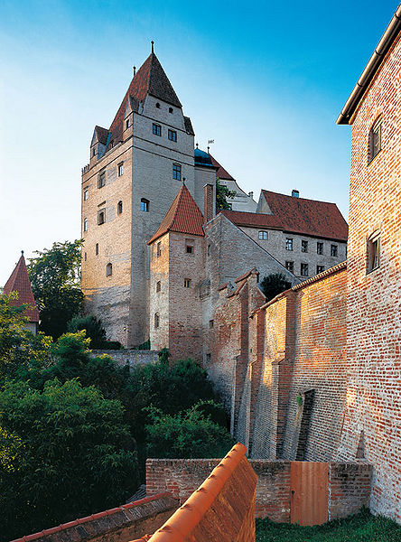 Datei:Landshut Burg Trausnitz Wittelsbacher Turm.jpg