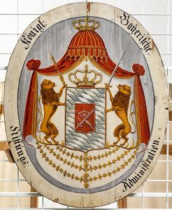 Authority sign of the „Königlich Bayerische Stiftungsadministration“ (Royal Bavarian Administration of Public Trusts), c. 1808. It contains the second royal coat of arms of 20 december 1806. (Städtische Kunstsammlungen im „Haus zum Cavazzen“, Lindau, Signatur: 2020.002)