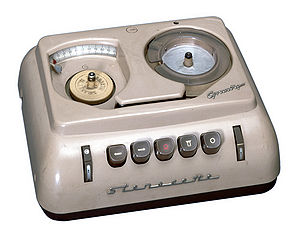 Das analoge Diktiergerät "Stenorette" von Grundig aus dem Jahr 1954 war für das Unternehmen ein großer Erfolg, weit über die Grenzen der Bundesrepublik hinaus. (Foto: Grundig Intermedia GmbH)