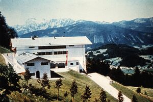 Der Berghof in Obersalzberg (Lkr. Berchtesgadener Land) auf einer Aufnahme aus dem August 1936. Foto: Heinrich Hoffmann (1885-1957). (Bayerische Staatsbibliothek, Bildarchiv hoff-13447)