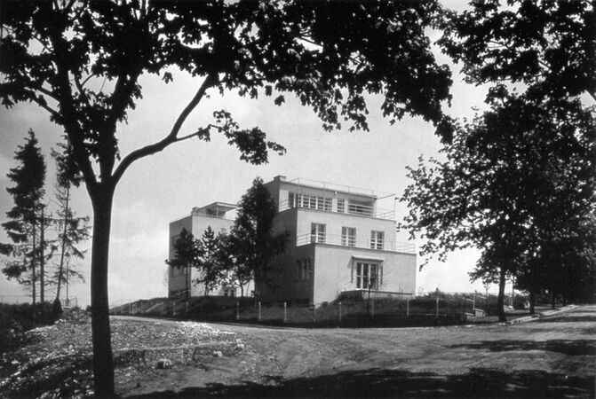 Peter Feile, Lerchenhainsiedlung in Würzburg. Im Vordergrund ist Haus Typ A zu sehen, im Hintergrund Haus Typ B. Foto 1930. (Heiner Reitberger Stiftung, Nachlass P. Feile)