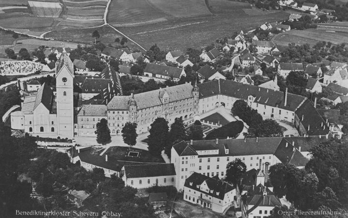 Das Benediktinerkloster in Scheyern in Oberbayern. Postkarte ca. 1940. (Bayerische Staatsbibliothek, Bildarchiv port-015367)