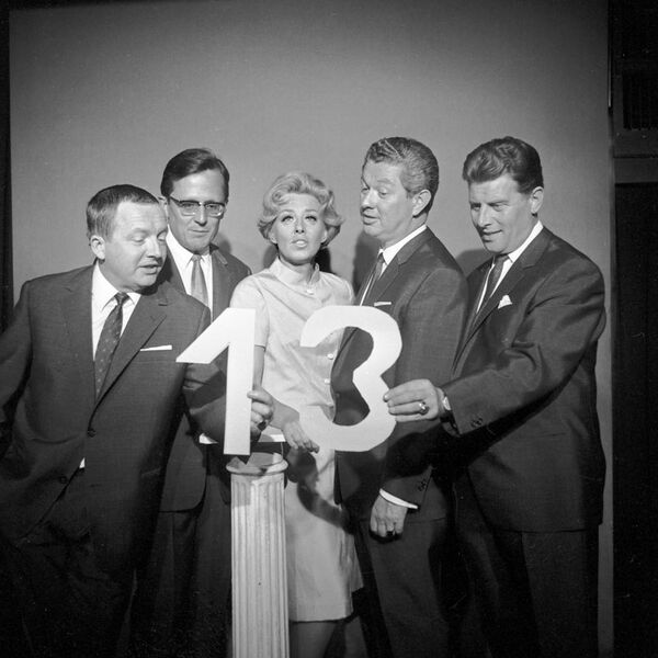 Datei:Gruppenbild 13 Buehnenprogramm.jpg