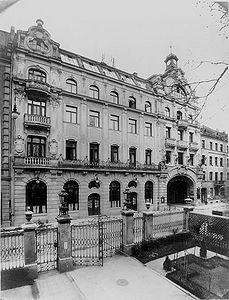 Das Deutsche Theater im Jahre seiner Eröffnung 1896, von der Schwanthalerstraße aus gesehen.(© Stadtarchiv München - Fotosammlung, C1896175)