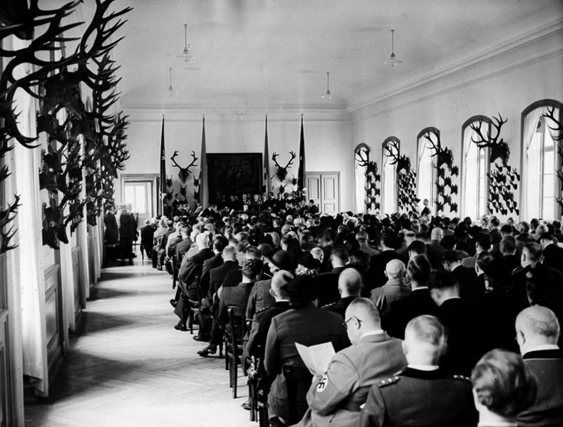 Datei:Jagdmuseum Eroeffnungsfeier Hubertussaal 1938.jpg