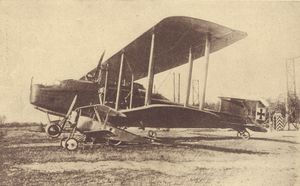 Riesenflugzeug und Fokker-Kampfeinsitzer. (Abb. aus: Zeidelhack, Bayerische Flieger, 50)