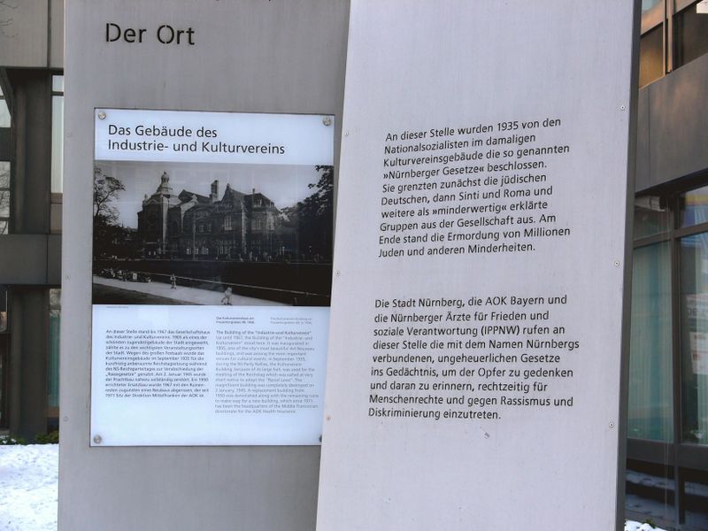 Datei:Informationstafel Nuernberger Gesetze.jpg