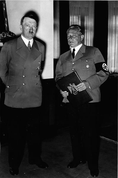Datei:Adolf Hitler Heinrich Hoffmann 1938.jpg