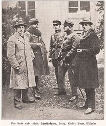 Franz Josef Heinz (1884-1924) und Mitglieder seines Kabinetts. Abb. aus: Dokumente aus dem Befreiungskampf der Pfalz, Ludwigshafen 1930, 85. (Bayerische Staatsbibliothek, 4 H.un.app. 252)