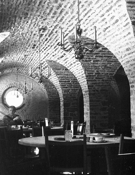 Datei:Speisesaal Ordensburg-Sonthofen.jpg