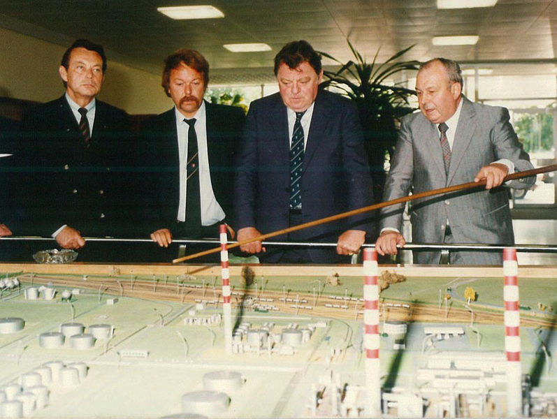 Datei:Strauß BP-Raffinerie Vohburg 1982.jpg