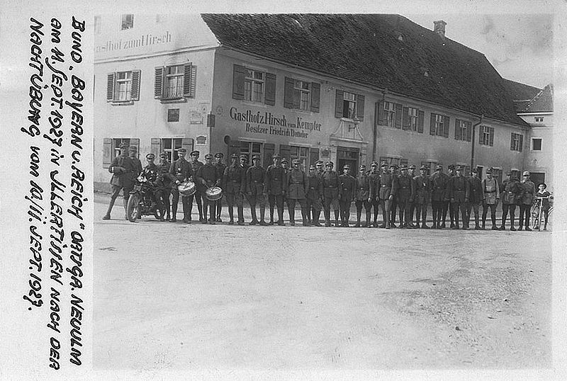 Datei:Ortsgruppe Neu-Ulm Nachtuebung 1927.jpg