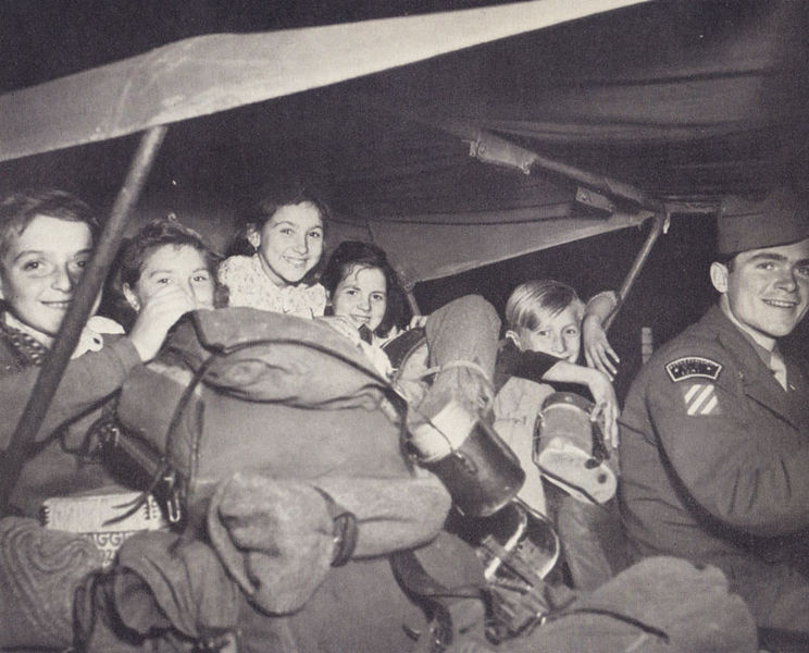 Datei:Jugendbetreuung US-Besatzungstruppen 1945.jpg