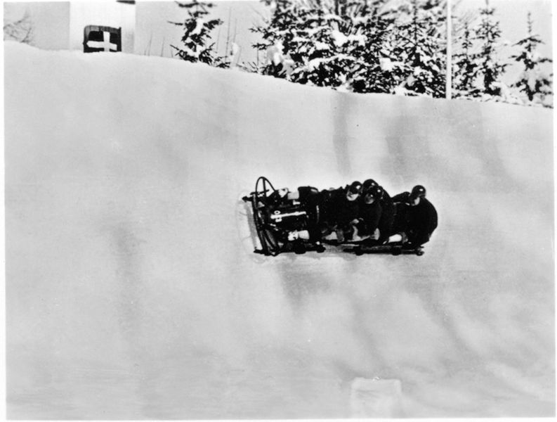 Datei:Olympische Winterspiele 1936 Viererbob.jpg