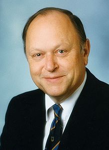 Johann Böhm (CSU, geb. 1937) war von 1994 bis 2003 Präsident des Bayerischen Landtags. Aufnahme aus dem Jahre 1998. (Foto: Rolf Poss, Archiv des Bayerischen Landtags, AA00024A)