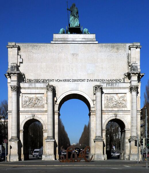 Datei:München Siegestor Suedseite 2019.jpg