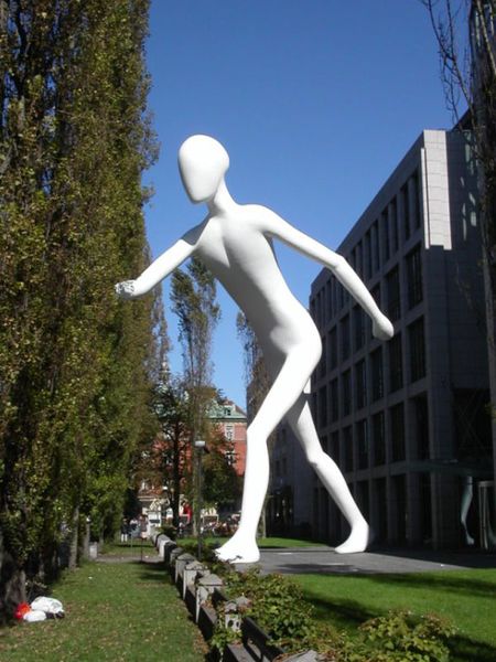 Datei:Borofsky Walking Man.jpg