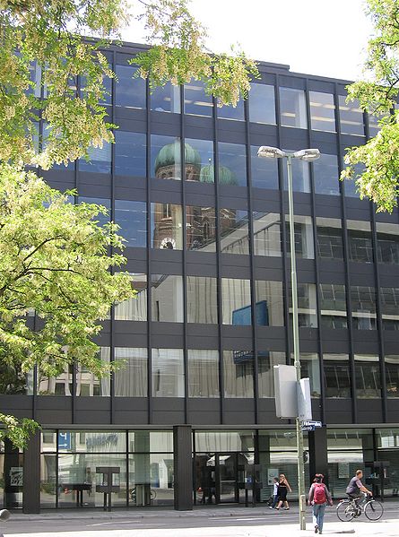 Datei:Sueddeutscher verlag schwarzes haus muenchen.jpg