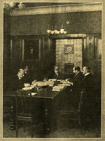 Datei:Vorstandssitzung Knorr u.jpg