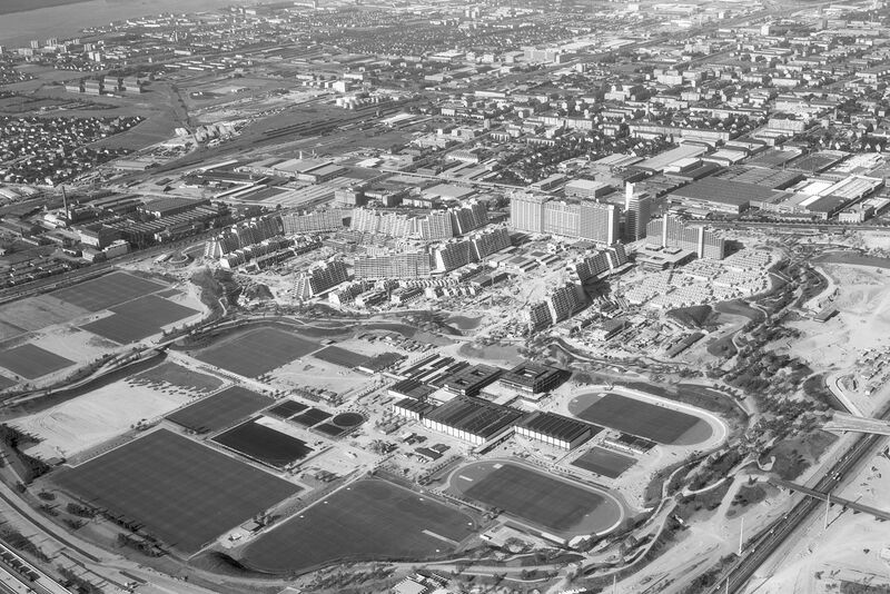 Datei:Olympiadorf Bauarbeiten Luftbild 1971.jpg