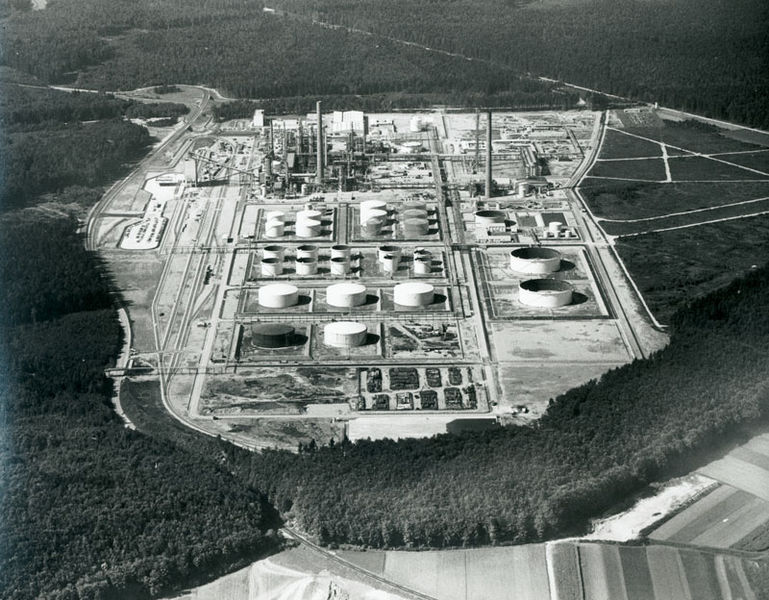 Datei:Raffinerie Burghausen 1968.jpg