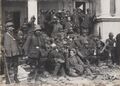 Gefangene italienische Soldaten auf dem Marktplatz von Udine. Fotografie von 1918. (Bayerisches Hauptstaatsarchiv, Staudinger-Sammlung 11300)